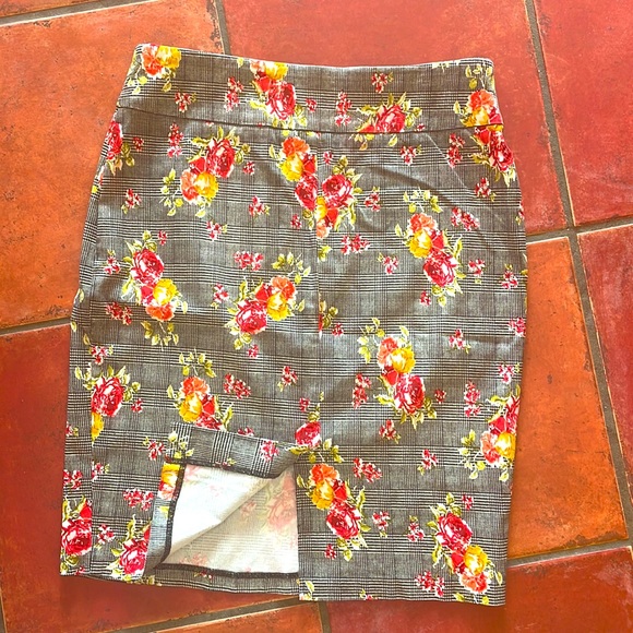 Soho Apparel Ltd houndstooth/floral pencil skirt sz Med - Picture 2 of 5